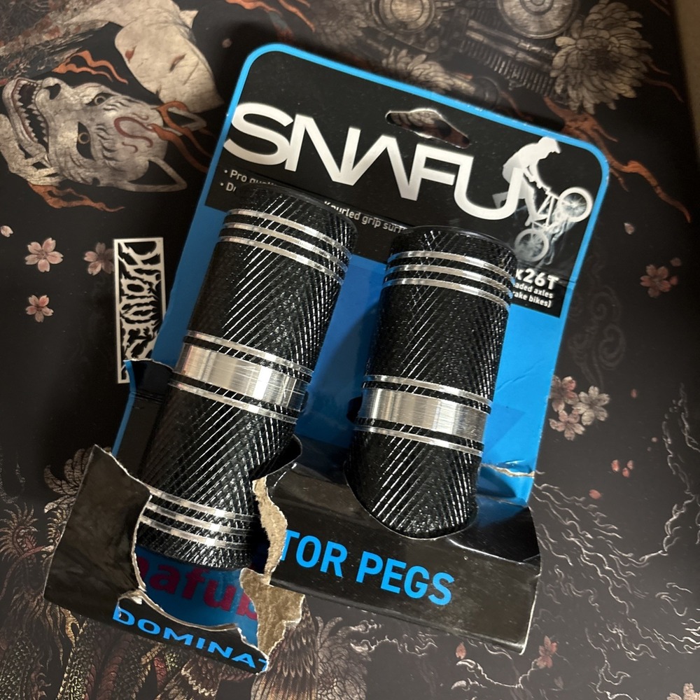 SNAFU DOMINATOR BMX Freestyle Metal Pegs 3/8 x 26T Black/Silver Newest Version